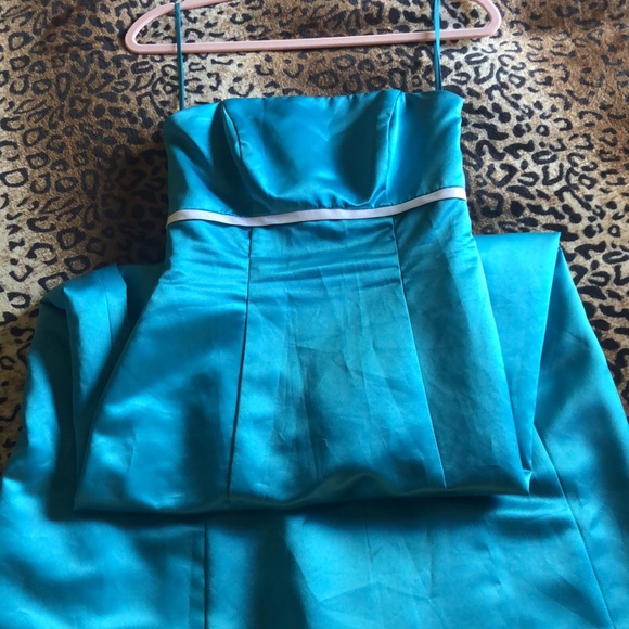 Alexia ll long prom/formal dress size 6 - Picture 2 of 11